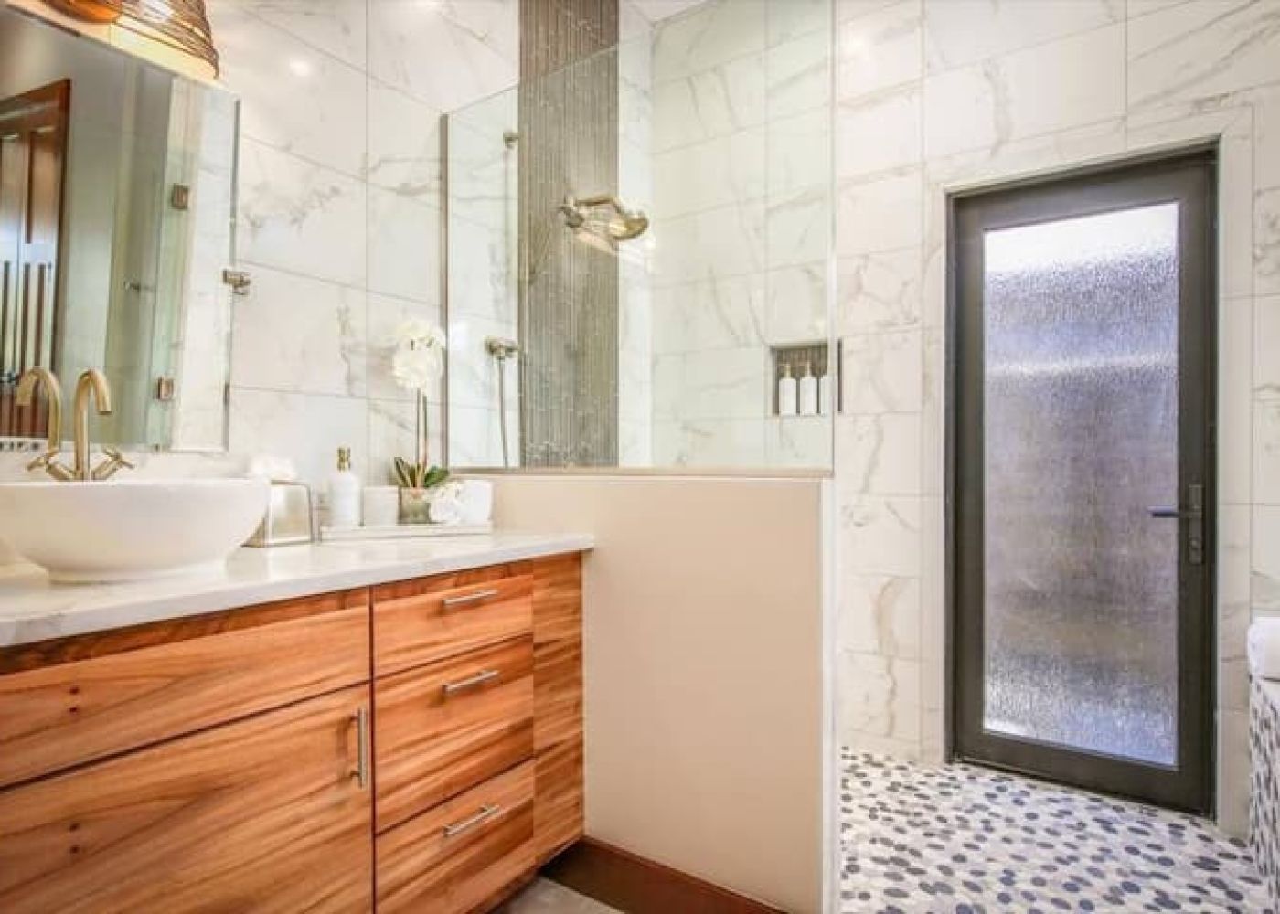 27c4c418 6886 4af2 b910 735e358f4b33 3 a25cd2e1